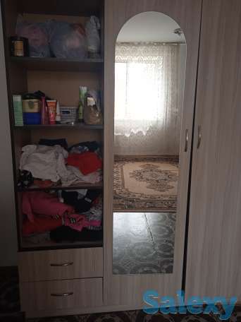 Продам 2 шкафа трех дверный.Б/У в хорошем состояний.1) размер: выс.220, шири. 180,глуб.50 2) размер:выс.190,шир.150,г 40, фотография 2