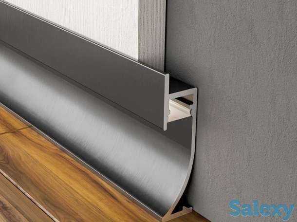 Плинтус под ГИПСОКАРТОН для ПАНЕЛЕЙ алюминиевый, фотография 1