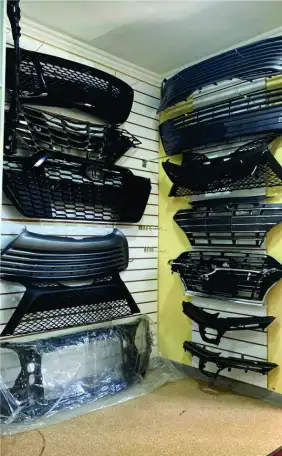 Запчасти по кузову и оптика, Решетки радиатора, фотография 1