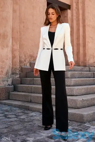 Молочный жакет с декоративными вырезами, фотография 1