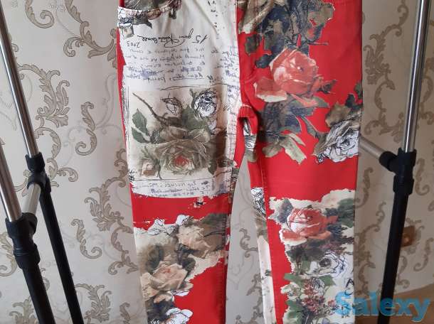 Джинсы классические и модные, синие и красные, с вышивкой и короткие, фотография 10