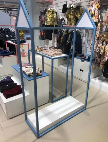 Торговое оборудование для магазина одежды. Рейл, фотография 2