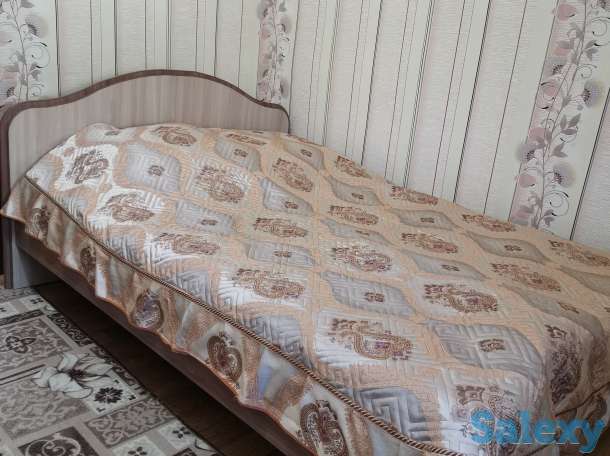 Продам 2-х спальную кровать с матрасом + комод, фотография 1