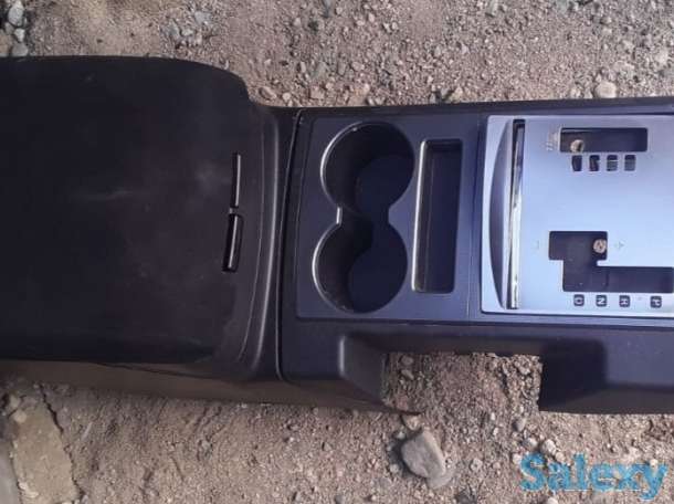 Mitsubishi Pajero 4 подлокотник, фотография 1