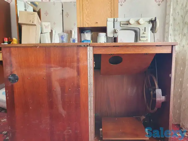 Швейная машина 