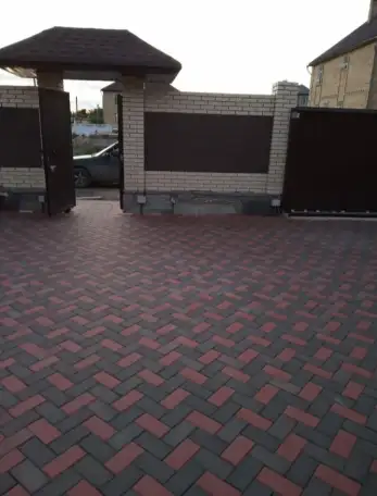 Укладка тротуарной плитки  Установка поребриков и бардюров  Преобразуем ваш двор в красоту и удобства.  Качественно и, фотография 5