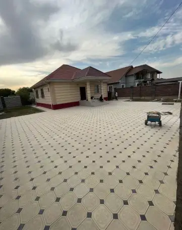 Укладка тротуарной плитки  Установка поребриков и бардюров  Преобразуем ваш двор в красоту и удобства.  Качественно и, фотография 10