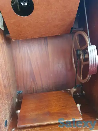 Швейная машина 