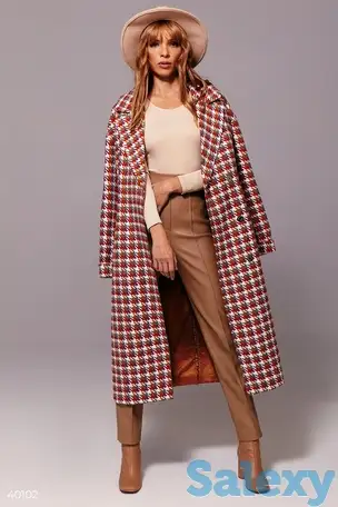 Красное пальто в гусиную лапку, фотография 1