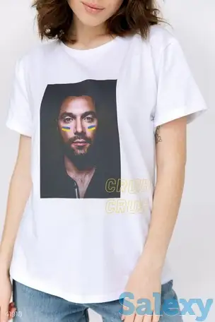 Белая футболка с принтом 