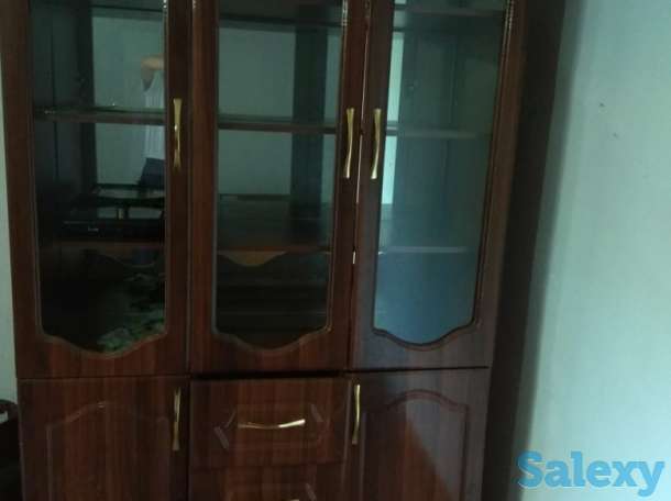 Посудный сервант и комод, фотография 1