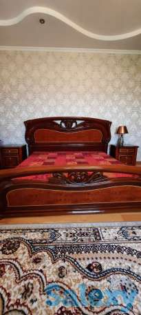 Продам спальный гарнитур из цельного красного дерева, фотография 2