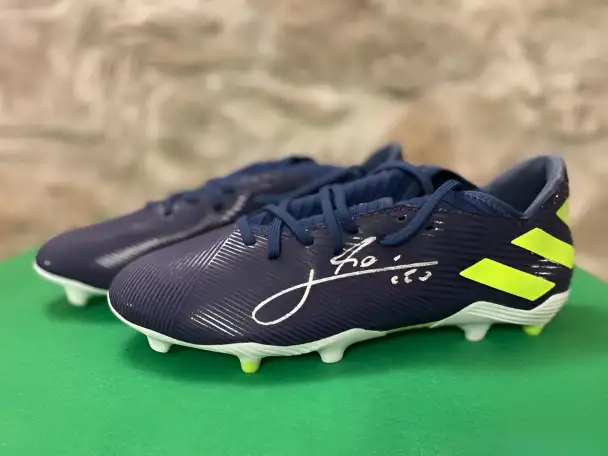 Бутсы Adidas Nemeziz Messi c автографом Месси, фотография 1