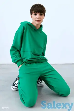 Повседневный костюм трендового зеленого цвета, фотография 1