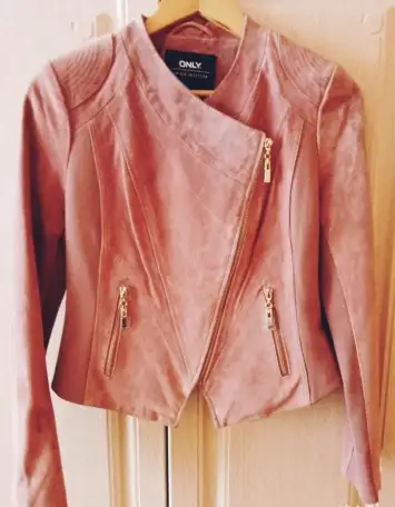 Новая кожаная женская куртка-косуха, фотография 1