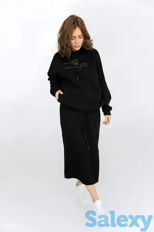 Черный костюм с юбкой 