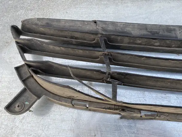 Решетка радиатора нижняя Solaris, фотография 12