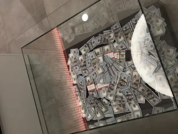 Денежный стол, фотография 5
