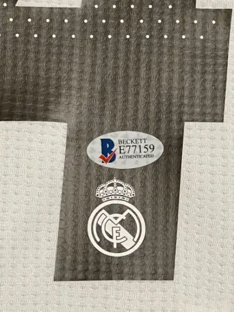 Футболка ФК «реал Мадрид» с автографом Серхио Рамоса сезон 2018-19, фотография 5