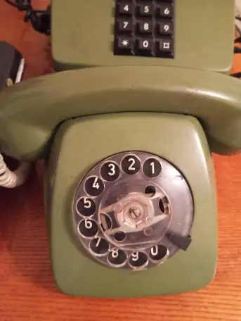 Винтажный ретро советский телефон с дисковым номеронабирателем, фотография 1