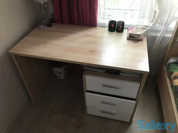 Детский письменный стол, фотография 1