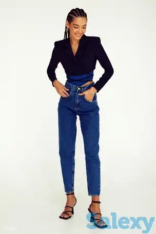 Синие джинсы-бойфренды, фотография 1