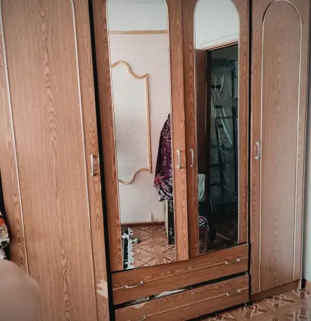 Отдам БЕСПЛАТНО ШИФОНЬЕР и 2 тумбы. СРОЧНО!!, фотография 1