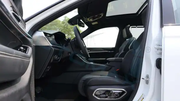 2024 Grand Cherokee Overland, фотография 3