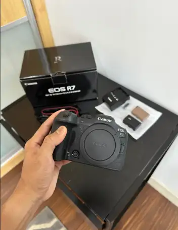 беззеркальная камера canon eos r7 body с оригинальной коробкой  аксессуары, фотография 6