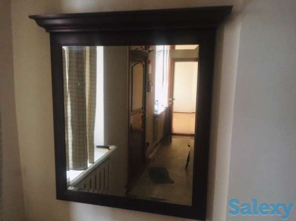 зеркало в деревянной раме, фотография 1