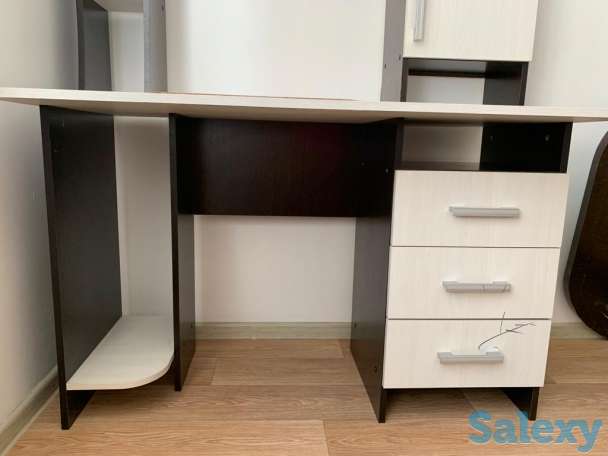 продается компьютерный стол, фотография 1