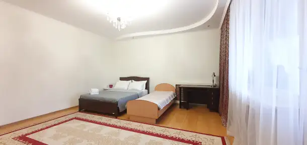 3- х комн с 4-мя кроватями и раскладным диваном с видом на Байтерек, фотография 2