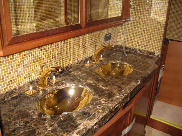 Мрамор гранит травертин оникс в Алматы. Камин, лестница,раковина,столешница, пол, фотография 1