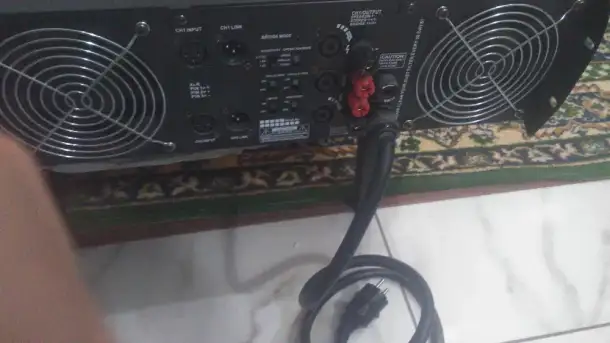 QSC RMX5050 профессиональный акустический усилитель мощности, фотография 4