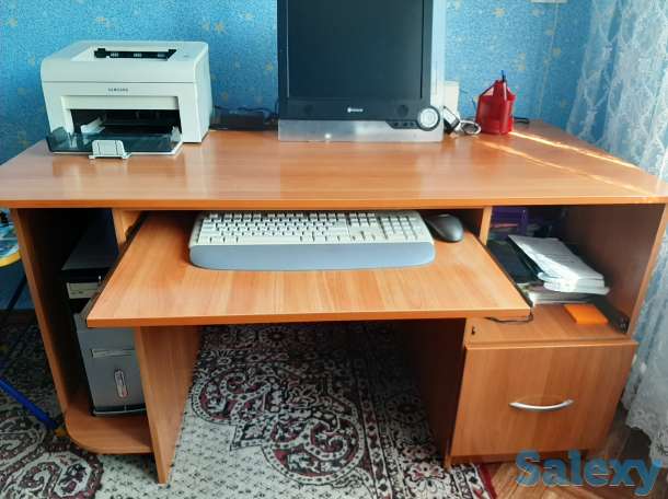 Компьютерный стол, фотография 1