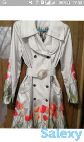 Продам Срочно весенний плащ с тюльпанами, фотография 1