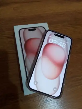 iPhone 15 pink, фотография 1