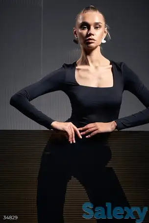 Трикотажный лонгслив черного цвета, фотография 1