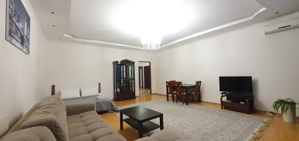 3- х комн с 4-мя кроватями и раскладным диваном с видом на Байтерек, фотография 7