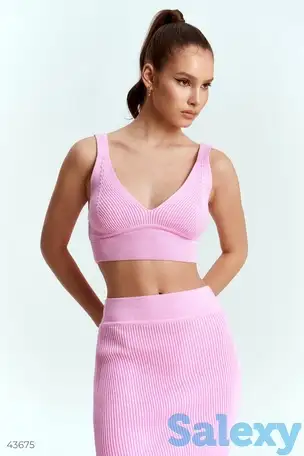 Яркий трикотажный кроп-топ, фотография 1