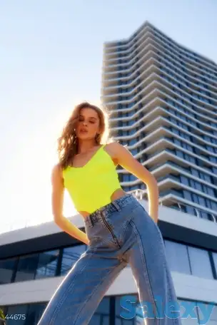 Желтый боди с вырезом, фотография 1