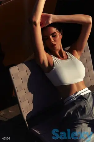 Белый трикотажный топ, фотография 1