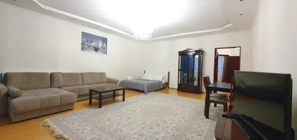 3- х комн с 4-мя кроватями и раскладным диваном с видом на Байтерек, фотография 5