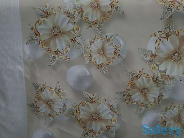 Клеенка праздничная золотая c декоративными цветами и жемчугом, фотография 4