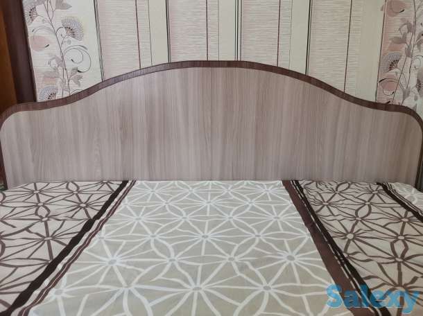 Продам 2-х спальную кровать с матрасом + комод, фотография 3