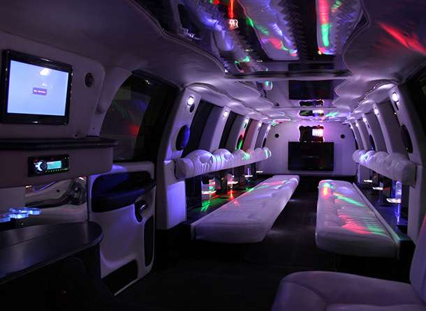 Прокат на свадьбу лимузин CADILLAC ESCALADE, фотография 2