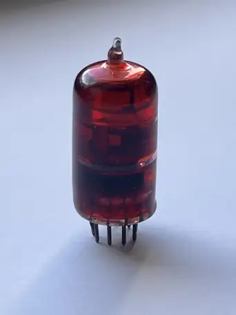 Лампа от старого радиоприемника с красной жидкостью, фотография 4