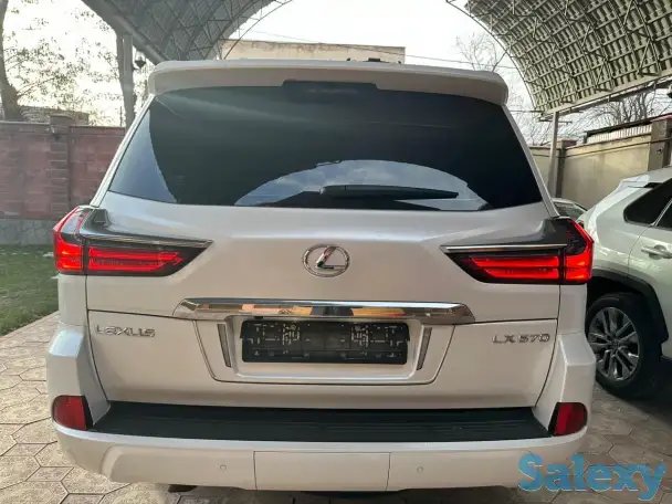 LEXUS 570.  2018 год, фотография 12
