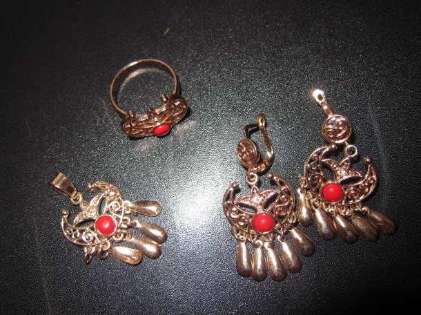 Бижуте́рия — украшения из недорогих материалов. , фотография 3