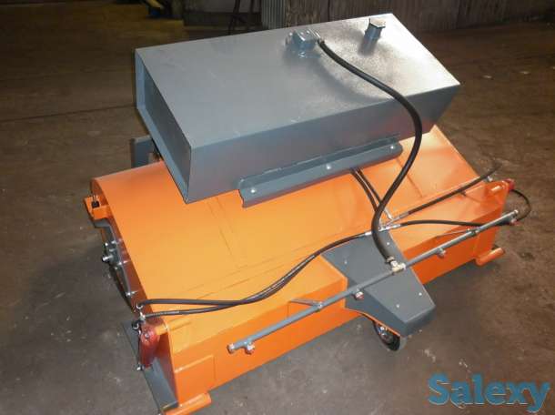 Щетка с передним бункером и системой полива, фотография 1